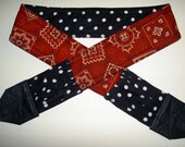 Bandanna Dots camera strap, reversible, 2 expandable pockets with stretchable elastic.Dark red and black.