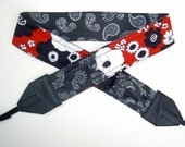 NEW " Black Paisley Garden " camera strap, reversible, 2 expandable pockets with stretchable elastic