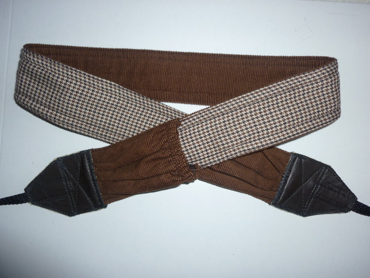 BRAND NEW English Gent brown hounds-tooth and corduroy  camera strap, 2 expandable pockets