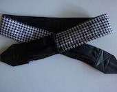 BRAND NEW Sporty Guy with black and white hounds-tooth and suede camera strap, 2 expandable pockets