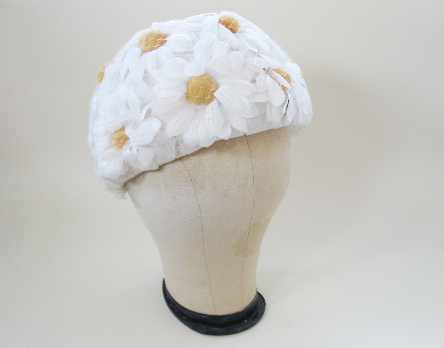 60s Daisy Womens Hat Netting Silk Flowers