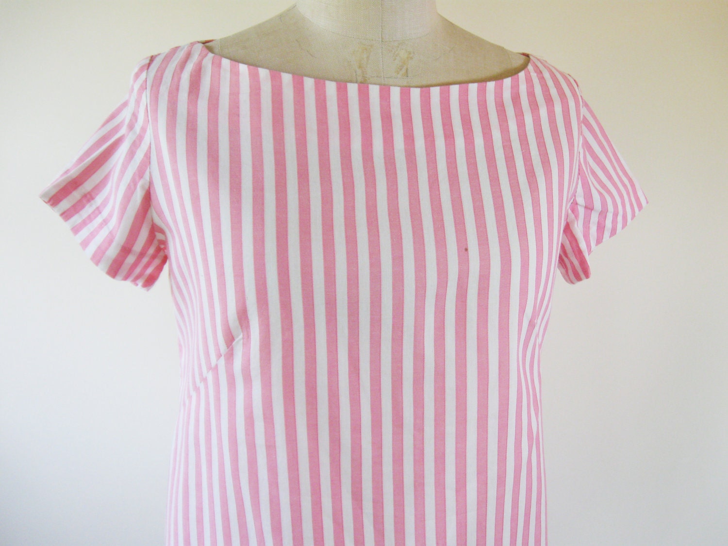 60s Pink Striped Blouse Triangle Hem Boatneck Cap Sleeves Womens Large