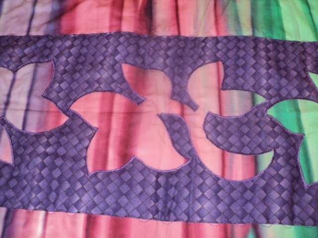 Quilted table topper  Fleur de Lis applique