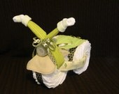 TRICYCLE DIAPER CAKE - Baby shower centerpieces Baby shower ideas Baby shower gifts Tricycle Diaper Cake