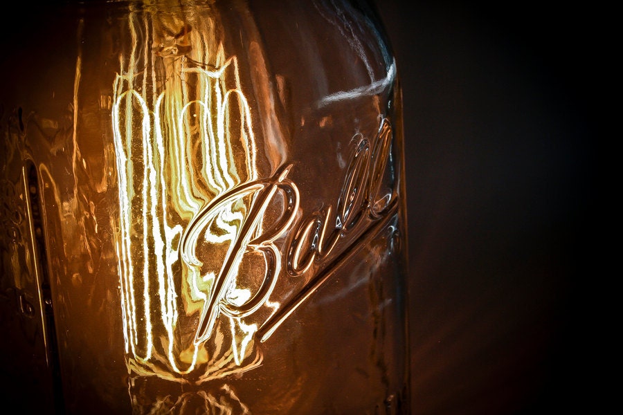 Eye-Catching Mason Jar Pendant Light (Small)