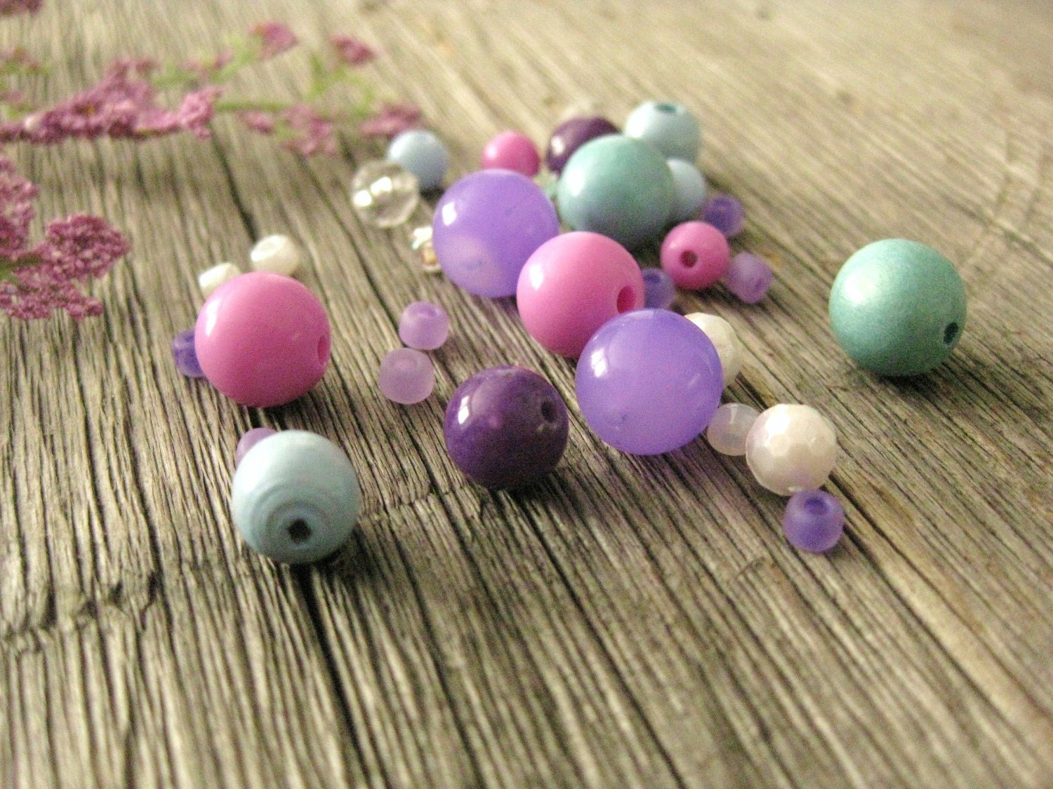 DIY Girls Bracelet Kit, Purple and Blue Beads, Great for party favors, flower girls, etc, DIY Purple and Blue