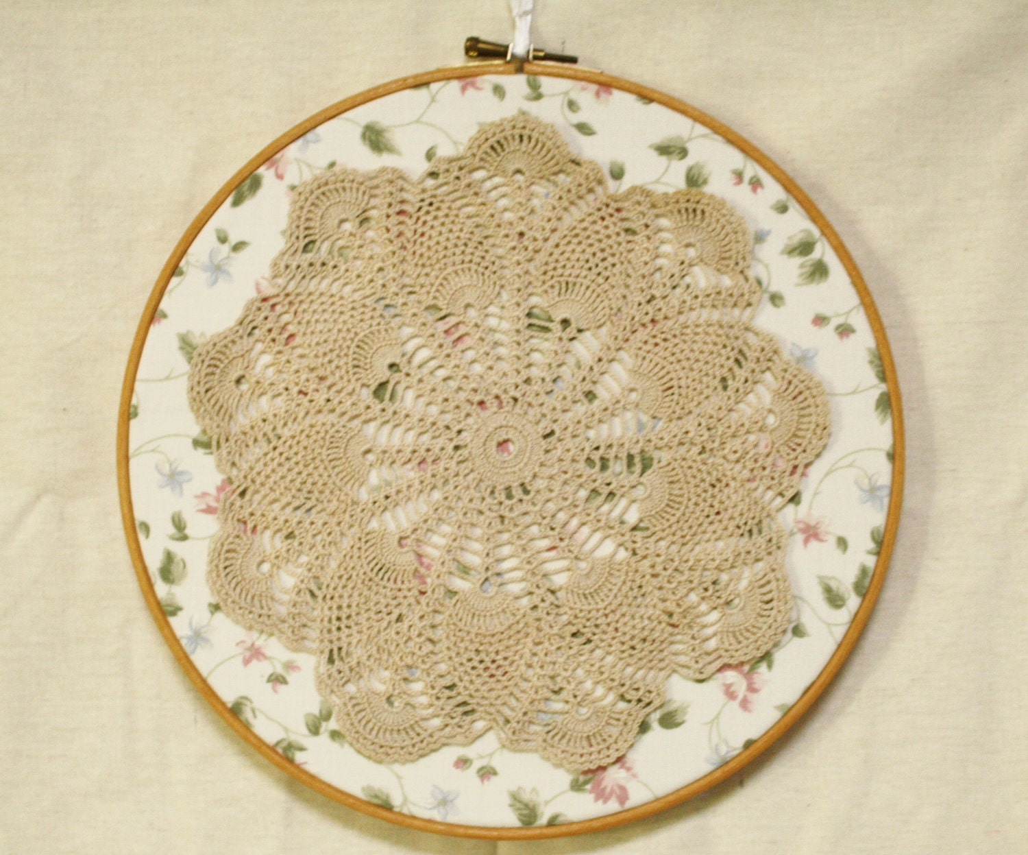 Floral and lace doily hoop art, home decor, wall hanging - lilchickenbigchicken