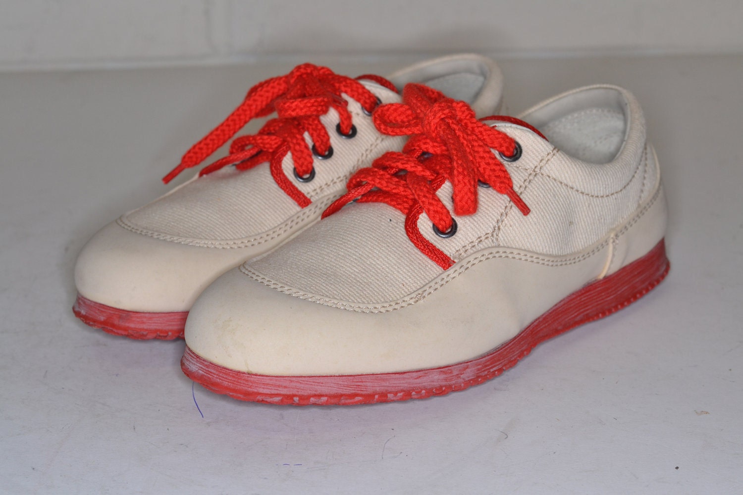 Cream & Red Hogan Size 7 Sneakers