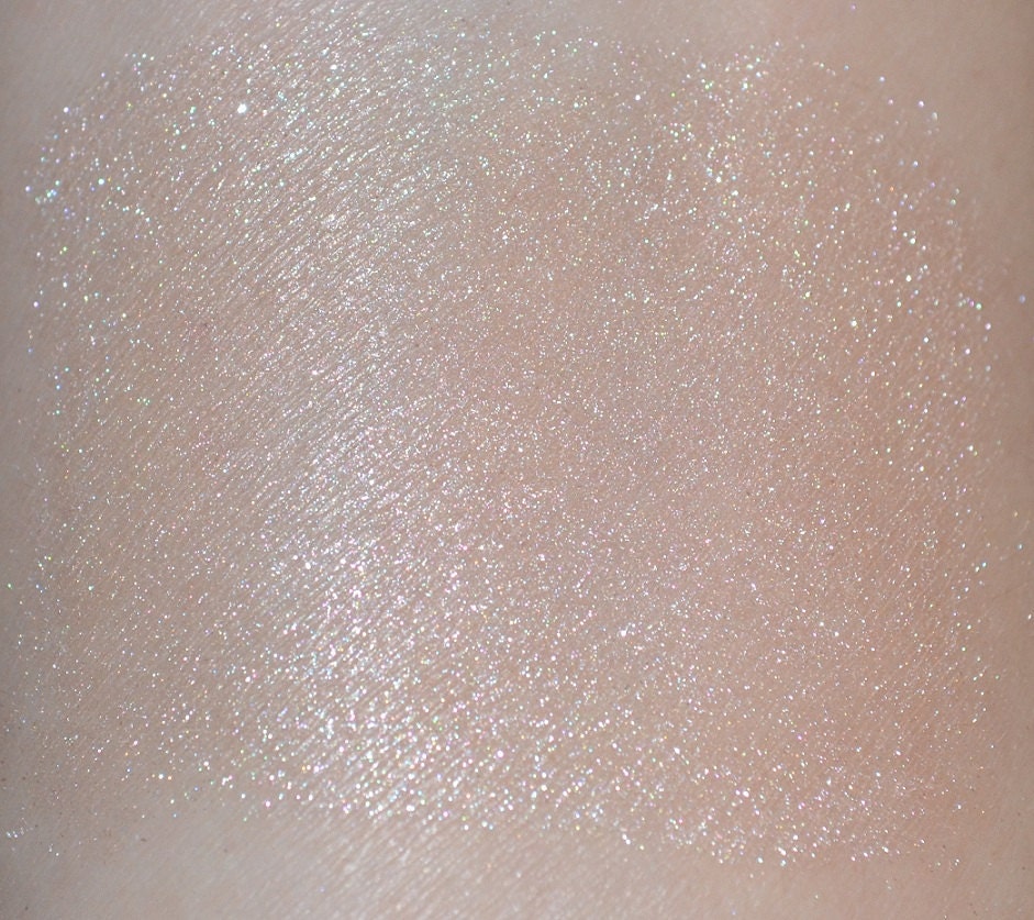 Cloud Dancer - Soft Light Rose Quartz Mineral Pigment Eyeshadow