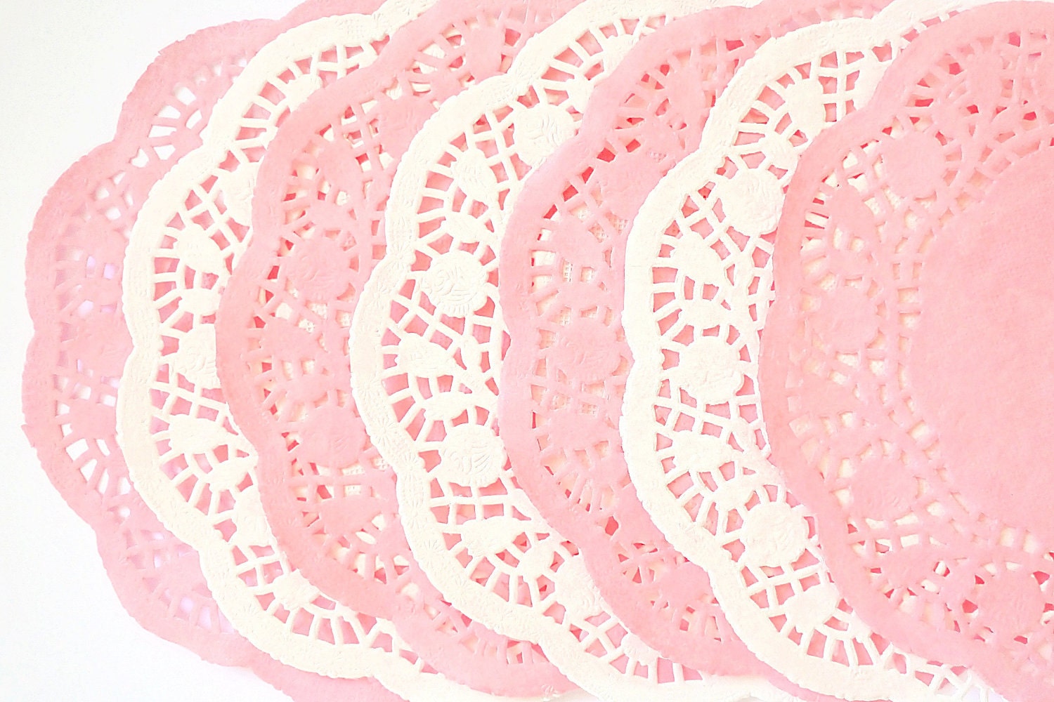 Paper Doilies 20pk - Pink  and White