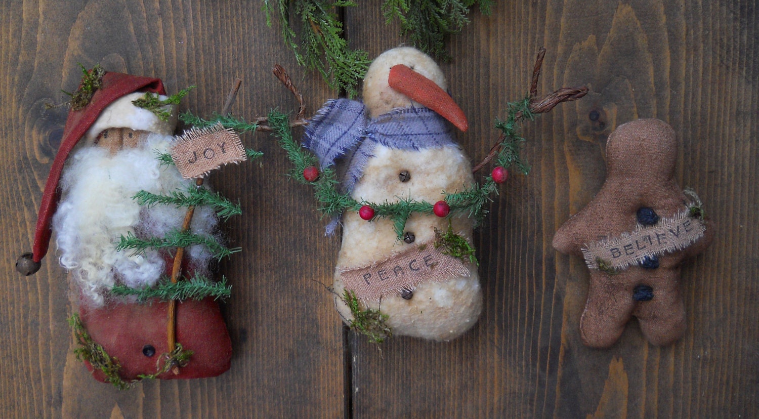 219 A Simple Christmas Primitive E Pattern
