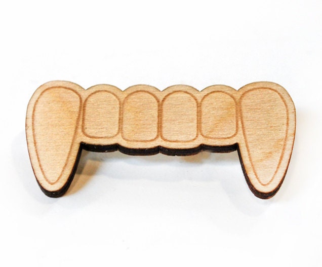 Fangs wood brooch