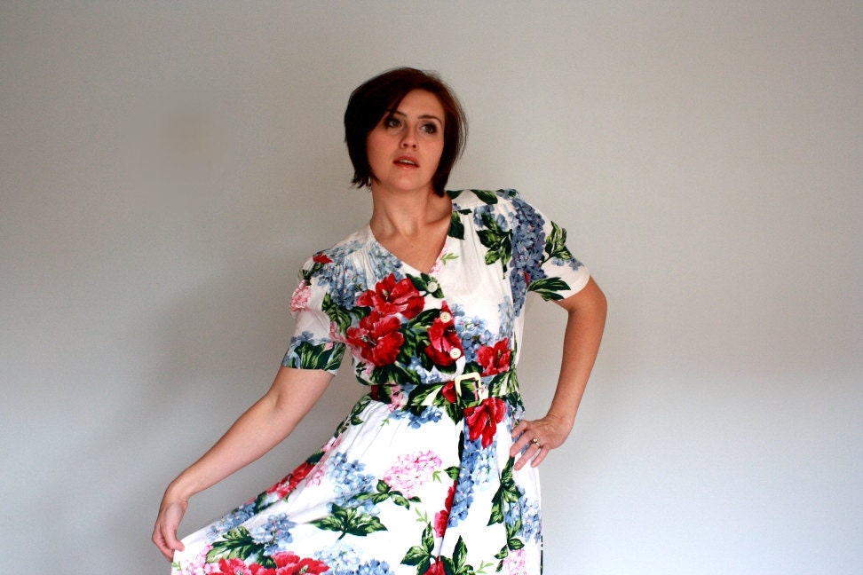 SALE-Vintage Spring Dress- Bold Botanical-etsy finds