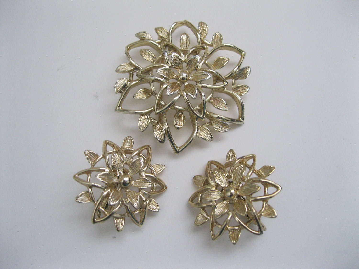 Sarah Coventry Brooch Earrings Set Goldtone Flower Vintage