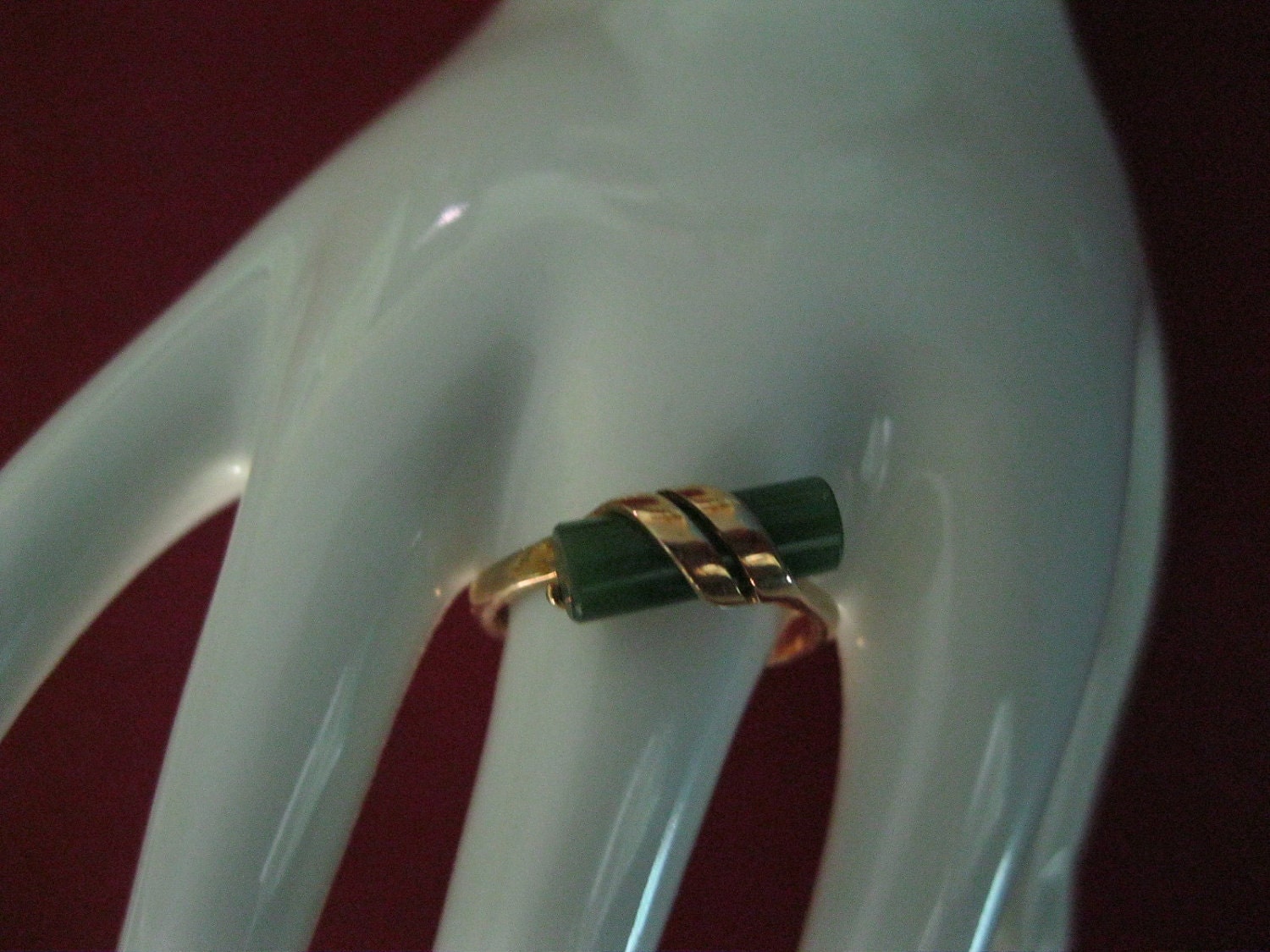 Vintage Avon Ring Captured Jade Green