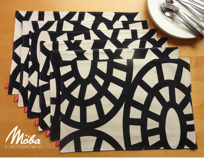 PLACE MATS x 8 Modern Black and White Graphic Pattern Table Setting