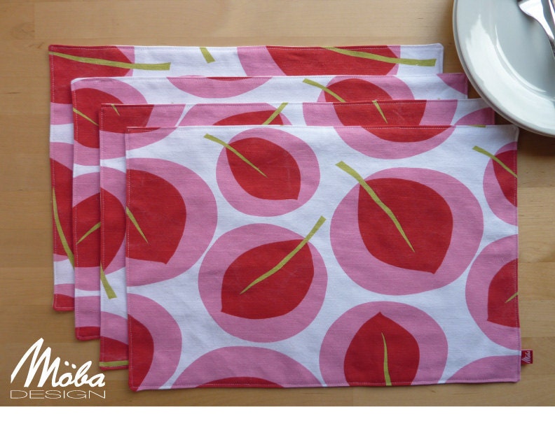 PLACE MATS x 4  Modern Pink and Red Leaf Graphic Pattern