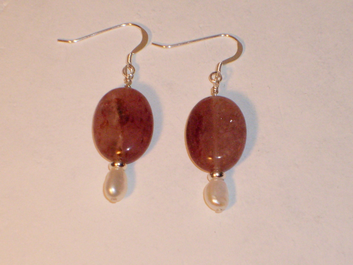 Pink muscovite and pearl earring