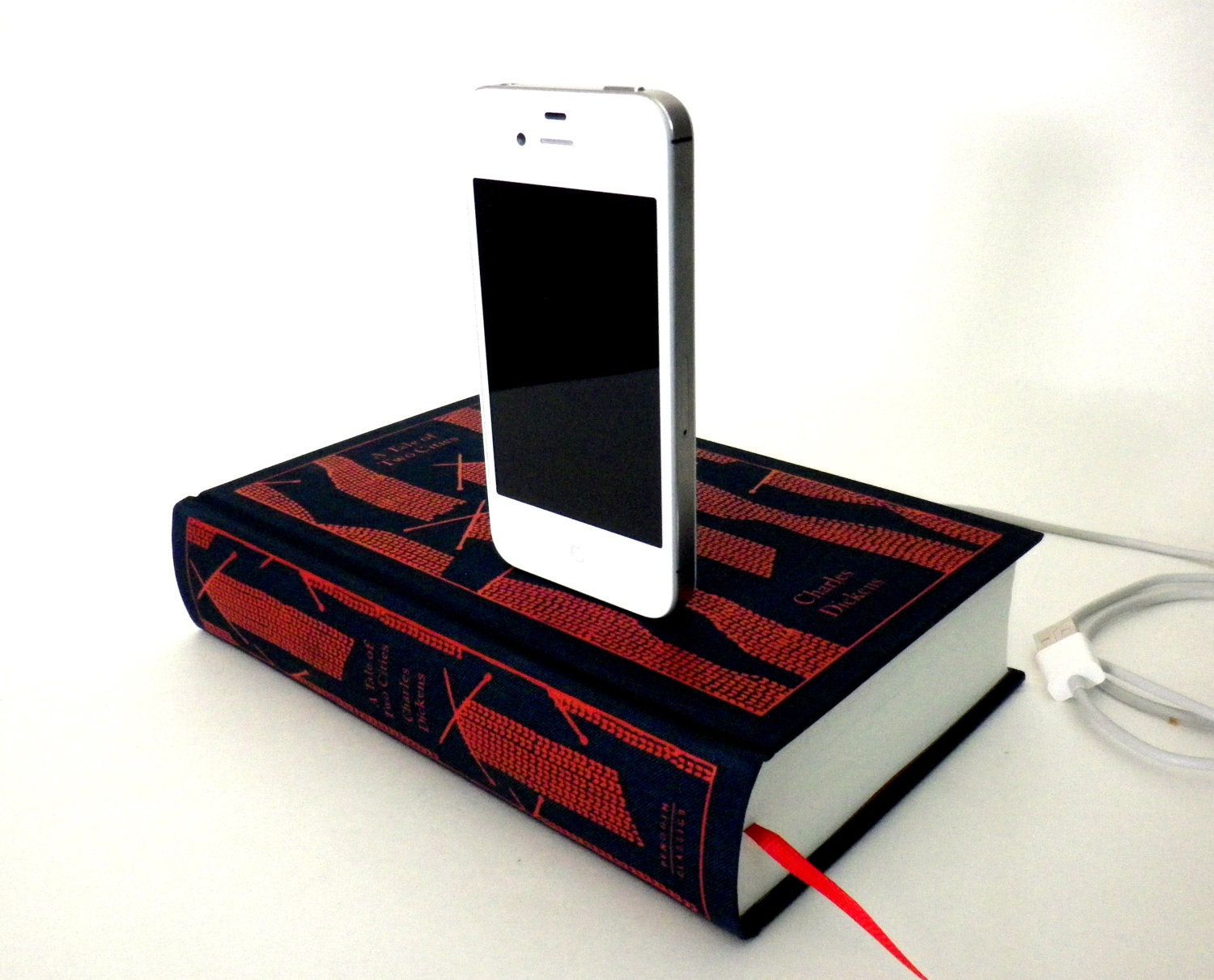 Tale of Two Cities booksi Charging Dock for iPhone and iPod