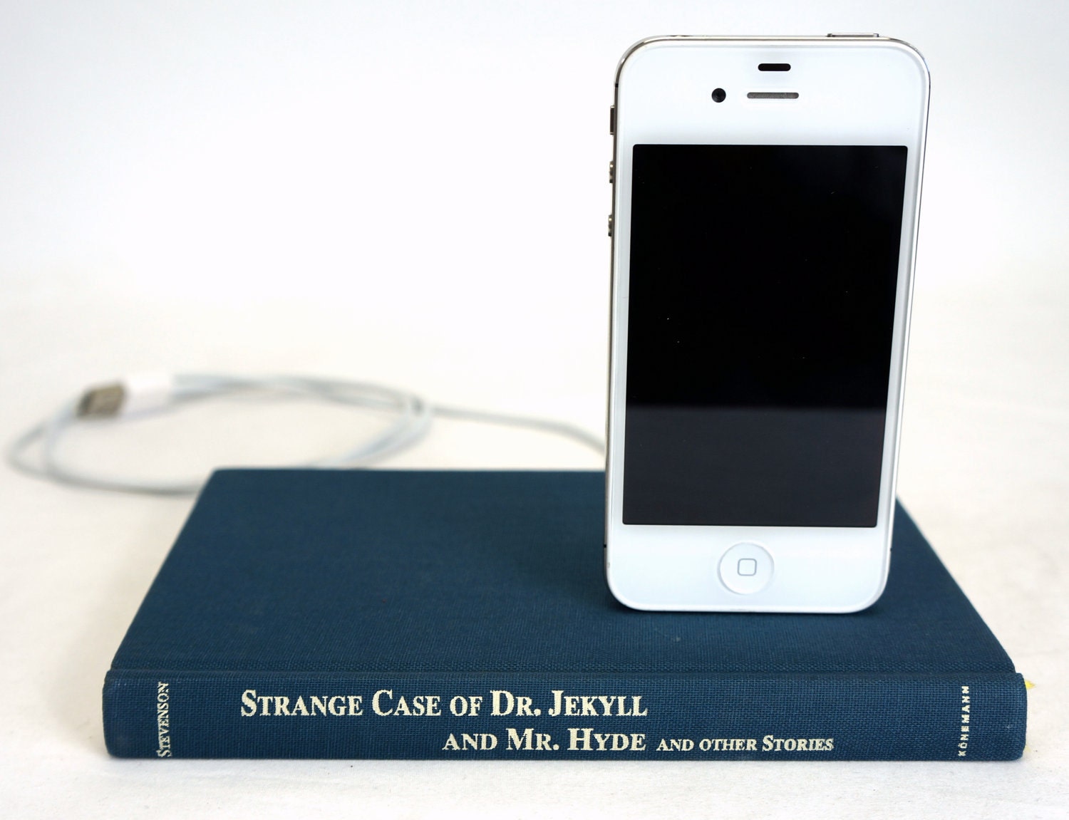 Dr. Jekyll and Mr. Hyde booksi Dock  for iPhone and iPod
