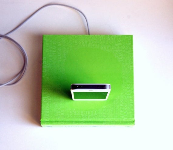 Teacher's Pet - Used booksi Charging Dock for iPhone and iPod