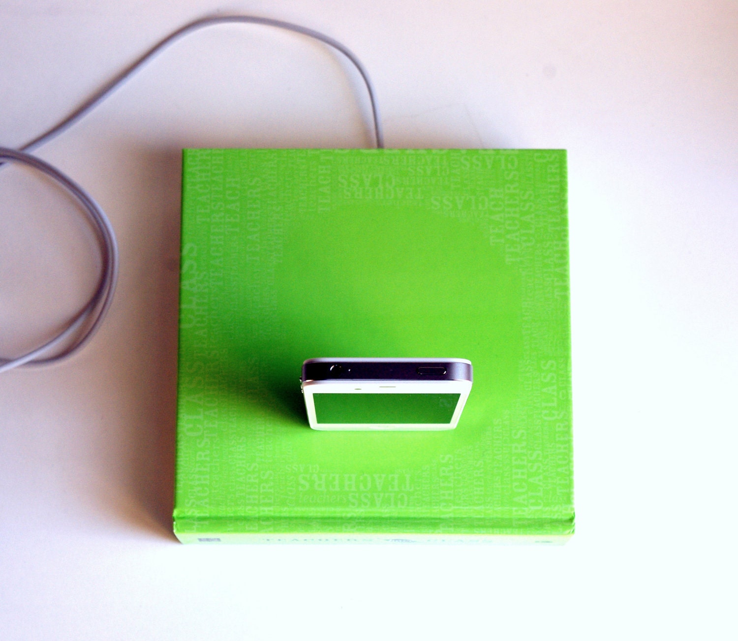 Teacher's Pet - Used booksi Charging Dock for iPhone and iPod
