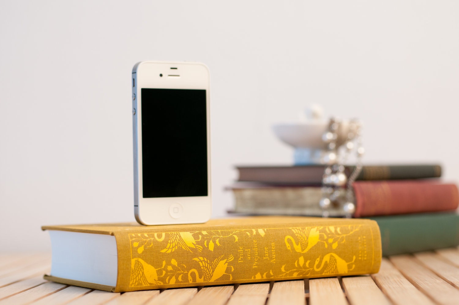 Pride & Prejudice booksi Dock for iPhone - Cloth