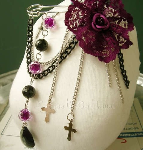 Gothic Boutique Winkle Jewel Pin Brooch