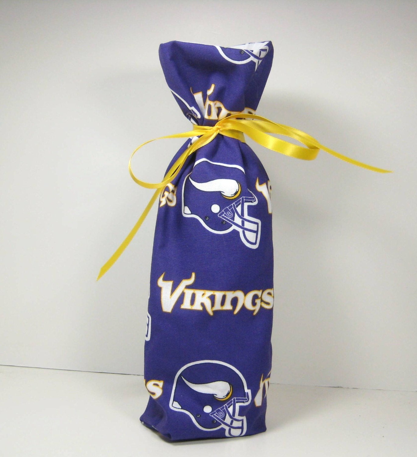 Minnesota Vikings Class Wrap Wine Gift Bag