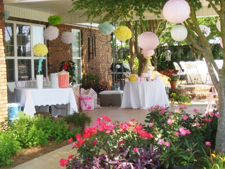 10 Tissue paper Pom Poms