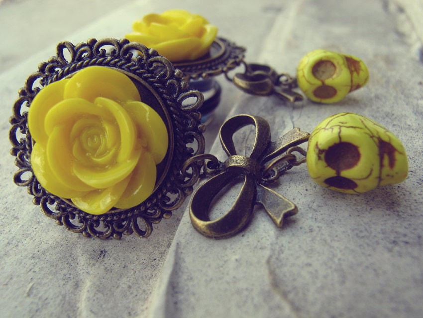 Night of the dead - Choose your size from 10g (2.5mm) to 1" (25mm) plugs for stretched ears - Free UK Shipping