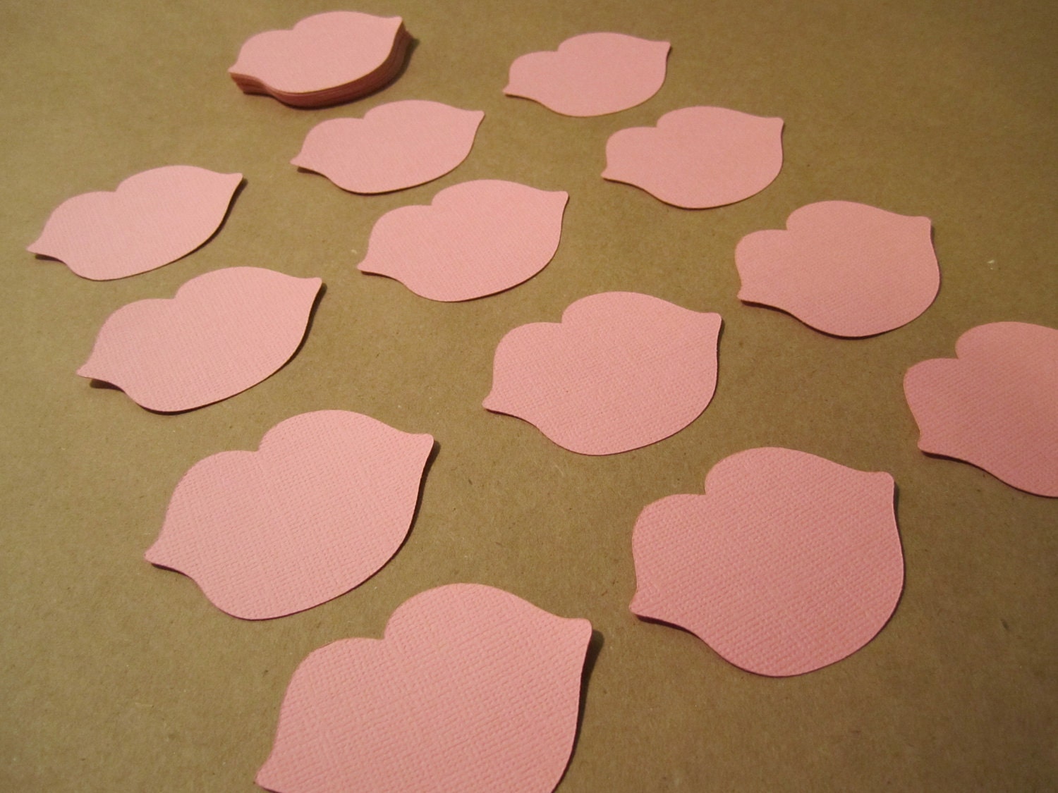 75 PAPER Lips Cut Outs