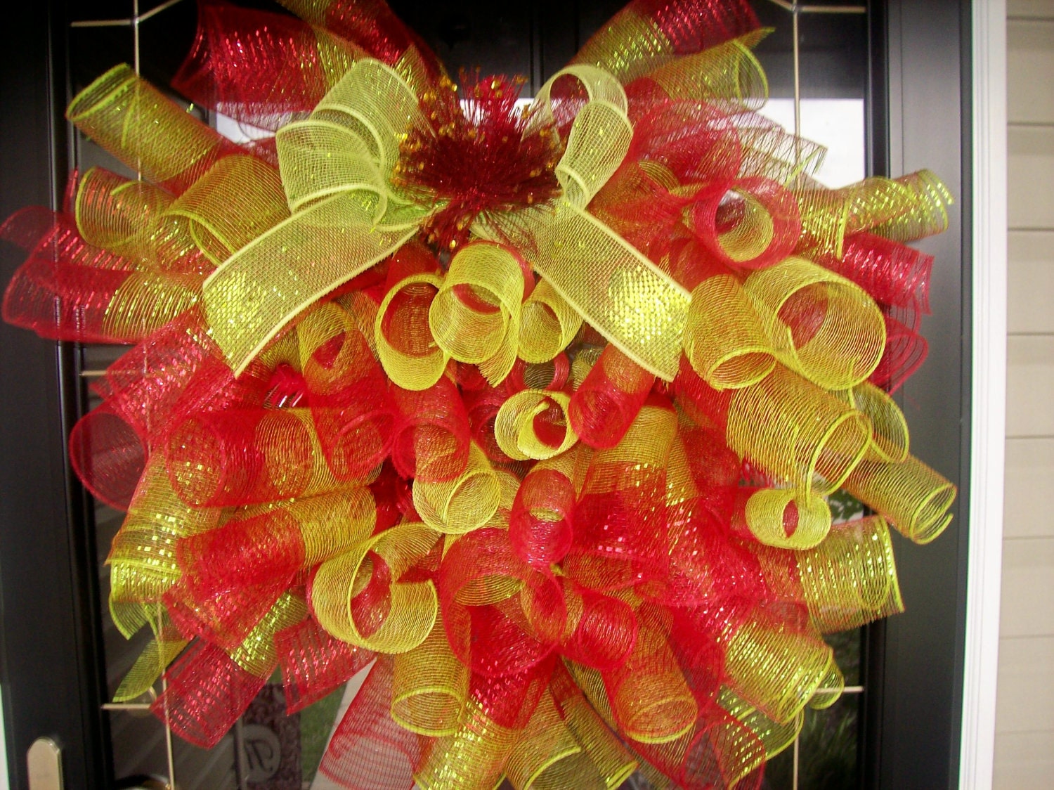 Geo Mesh Wreath Ideas http://www.pic2fly.com/Geo+Mesh+Wreath+Ideas.html