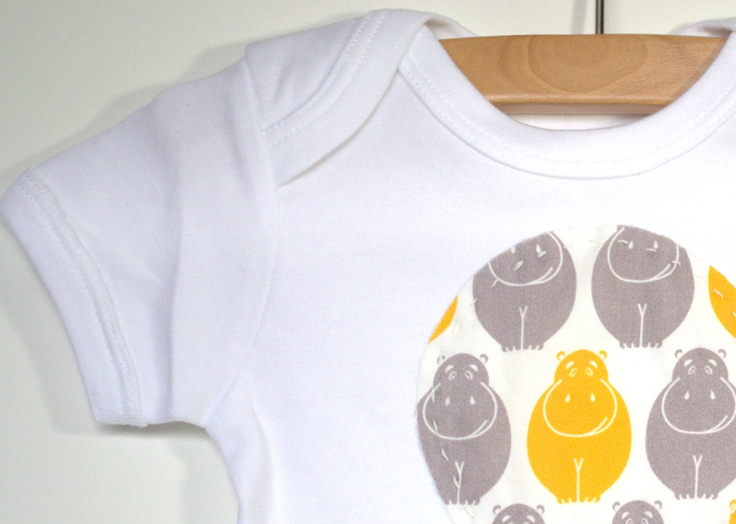 Organic Bodysuit Short Sleeve 3 to 6 months - Hippos