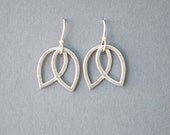Hollow tulip earrings