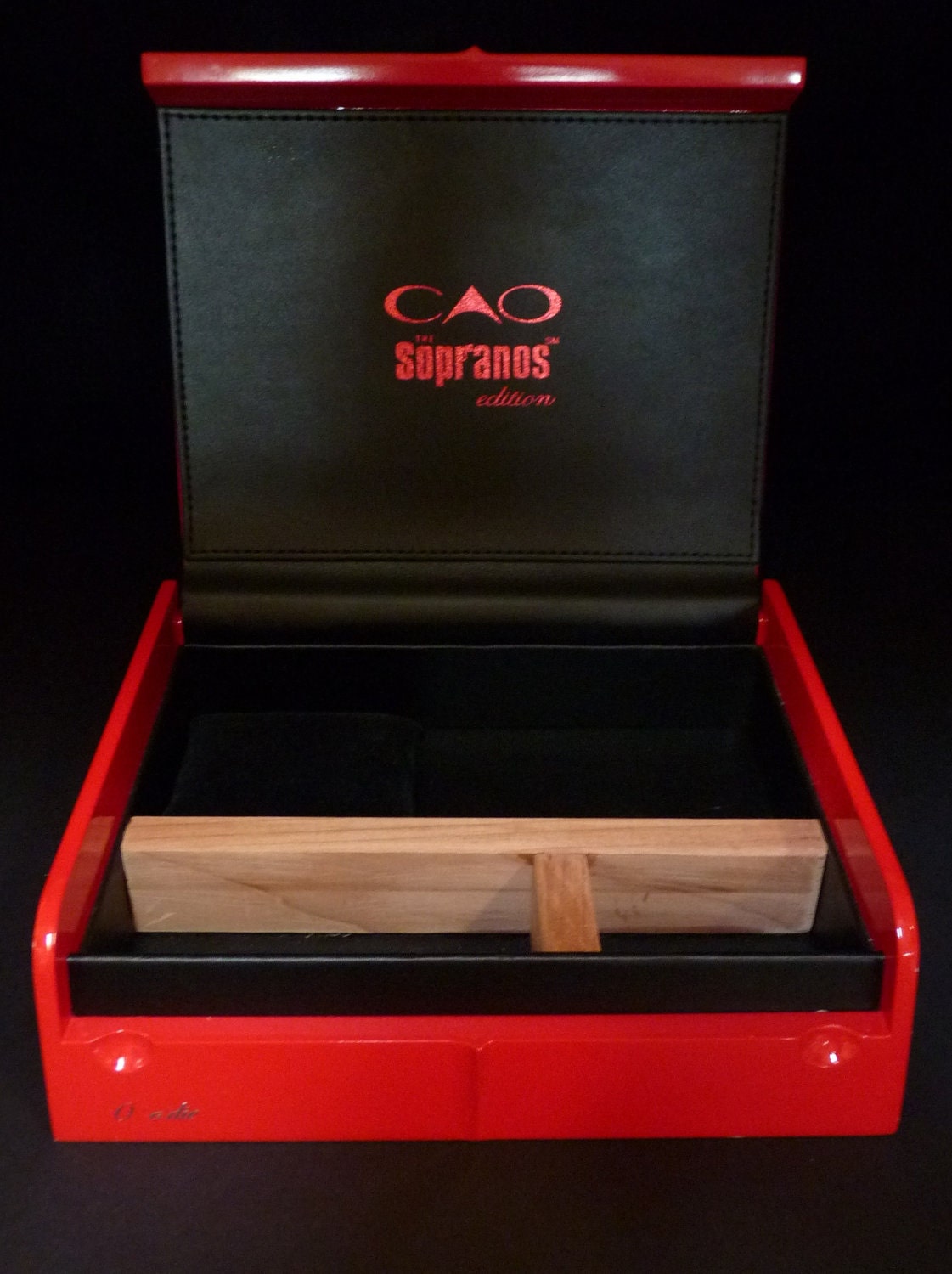 CIGAR BOX Valet CAO Sopranos Edition Very Rare Equisite Completely Lined In Black Leather Cigar Box With Felt Watch Pillow
