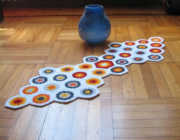 Granny centerpiece 70's northern europe design inspired hexagon - Wool - Bright colors geometric- White Yellow Orange Burgundy Grey