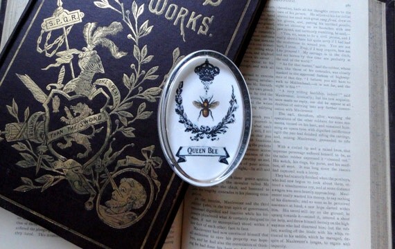 Oval Glass Paperweight QUEEN BEE  Crown, Golden Bee, and A Wreath...Fit for a Queen