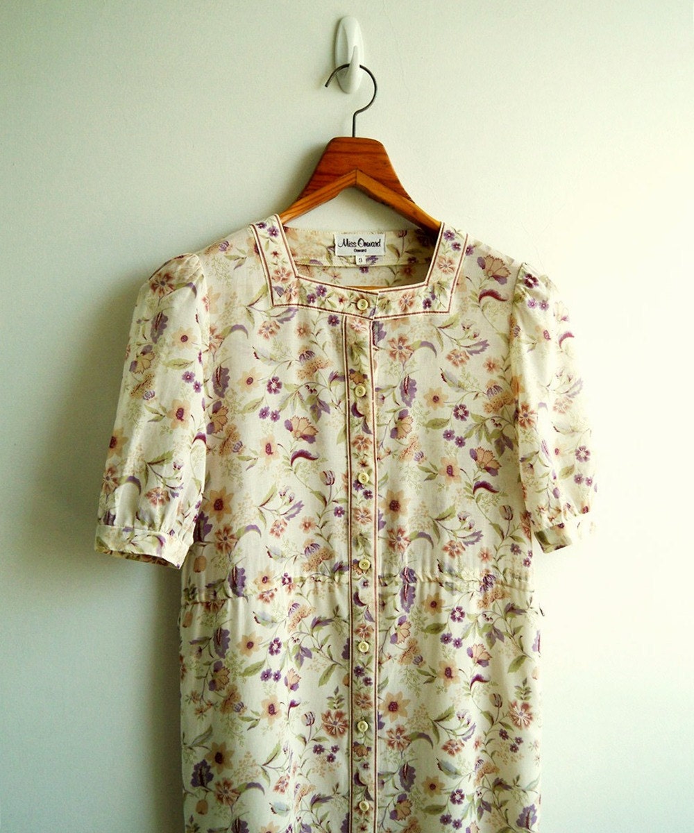 Vintage Romantic  Pastel Ivory Floral Printed Short Puff Sleeves Dress