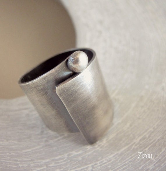 Wide band ring swirl, made to order, Modern , contemporary, simple