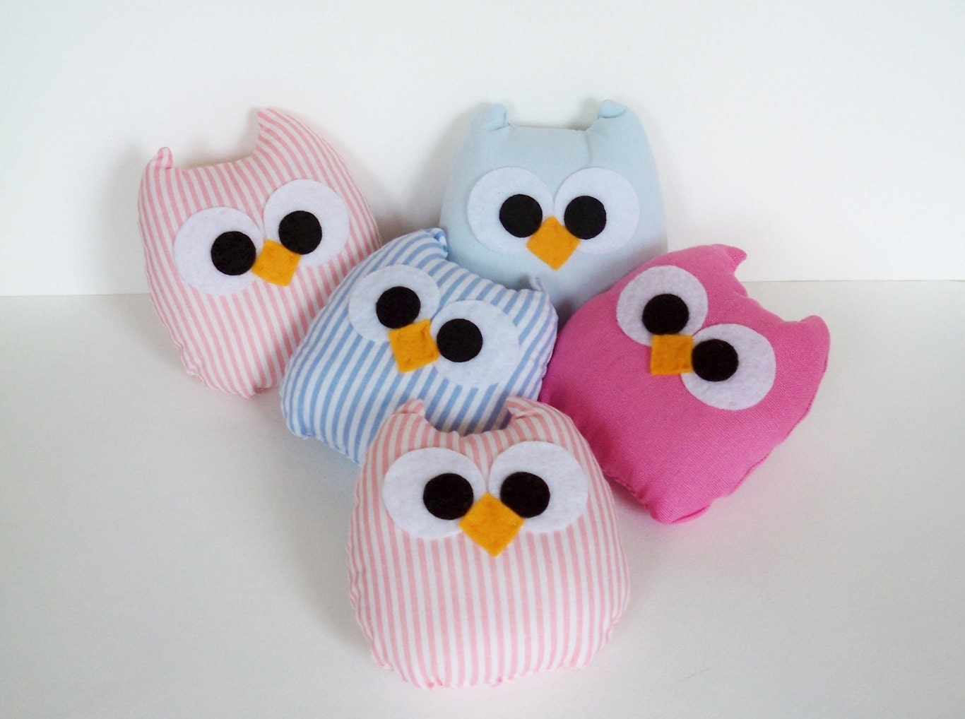 2 baby pink and blue mini owls, you can choose any colors you want
