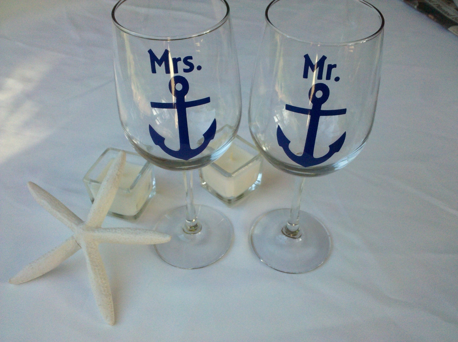 Mr. and Mrs. anchor mugs, 2 nautical themed beer mugs for bride and groom wedding, navy blue boat anchors on beer steins