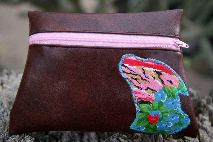Dog Silhouette Island Brown Vinyl Pouch