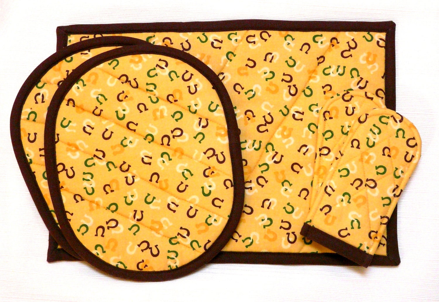 Trivet, Pot Holders and Pot Handle Holders Set Gold Brown Horseshoe