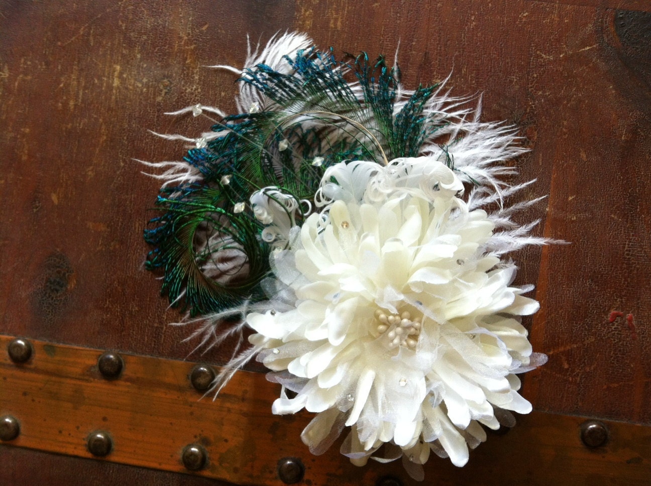 Ivory White Bridal Head Piece Flower and Feather Hair Fascinator Headpiece Wedding Hair Accessories Peacock Hair Clip Crystals, Bead Spray