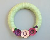 Summer Yarn Wreath. Fresh Door Wreath. Jewel Tone Felt Flowers. Green wreath with Purple, Pink, Peach and Green Felt Flowers.