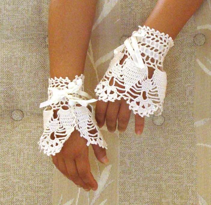 wedding lace wrist cuffs cream white color, bridal lace fingerless gloves, crochet Victorian cuffs