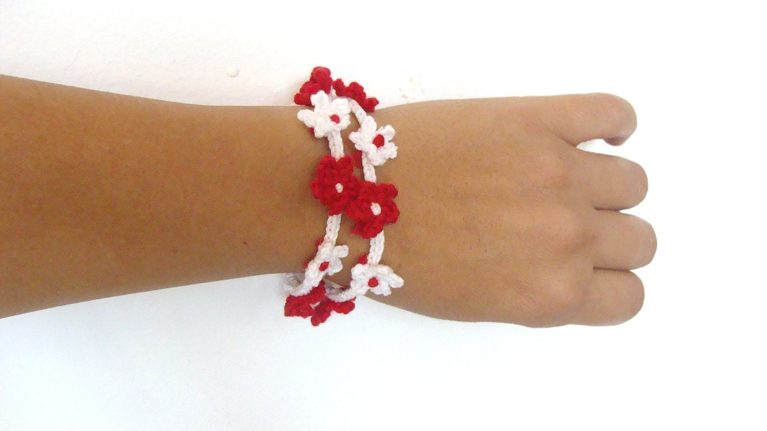 Crochet  flowers bracelet snow white and red, lariat wrap bracelet