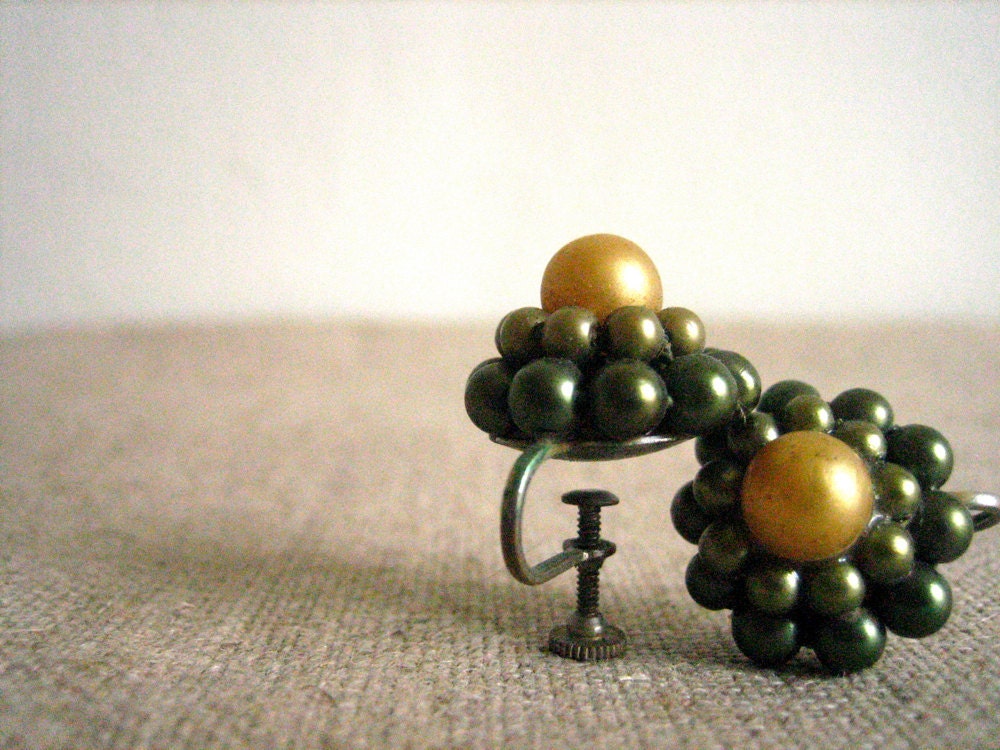 vintage faux pearl screw back earrings sage green and cream