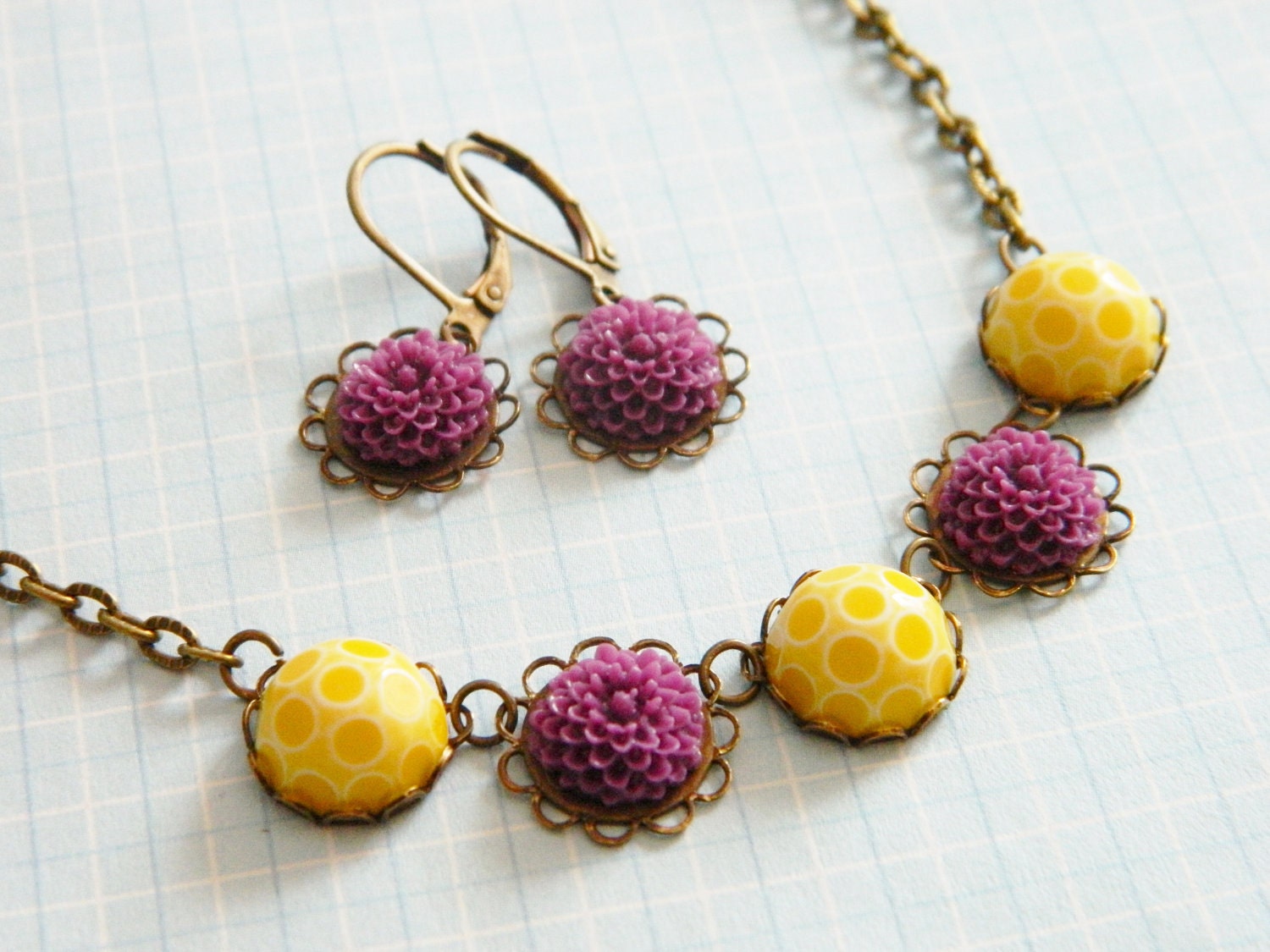 Necklace & Earrings Set Vintage Yellow Honeycomb and Violet Flowers - Sweet Dahlia Honey